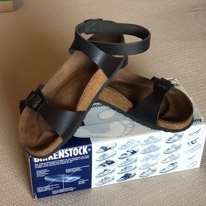 (SOLD)BIRKENSTOCK BLACK LEATHER “ISIS”